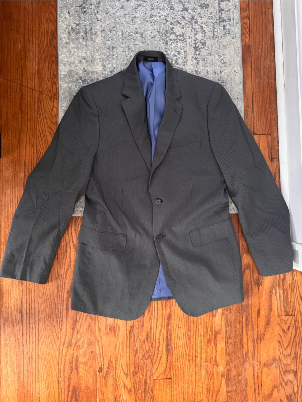 Classic Men's Gray Two-Button Suit Jacket & Pants